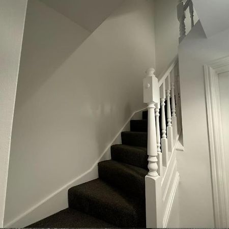Modern Townhouse - 3 Bed 2.5 Bath 2 Private Gated Parking Villa Wellingborough Eksteriør bilde