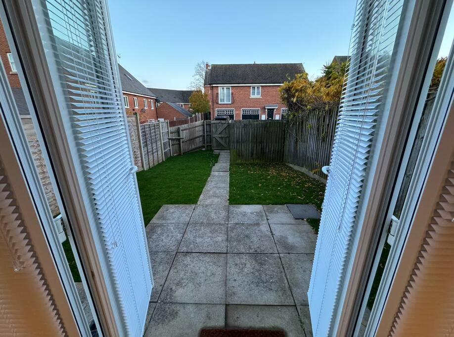 Modern Townhouse - 3 Bed 2.5 Bath 2 Private Gated Parking Villa Wellingborough Eksteriør bilde