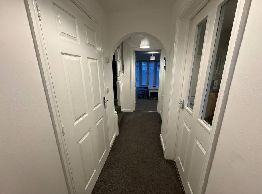 Modern Townhouse - 3 Bed 2.5 Bath 2 Private Gated Parking Villa Wellingborough Eksteriør bilde