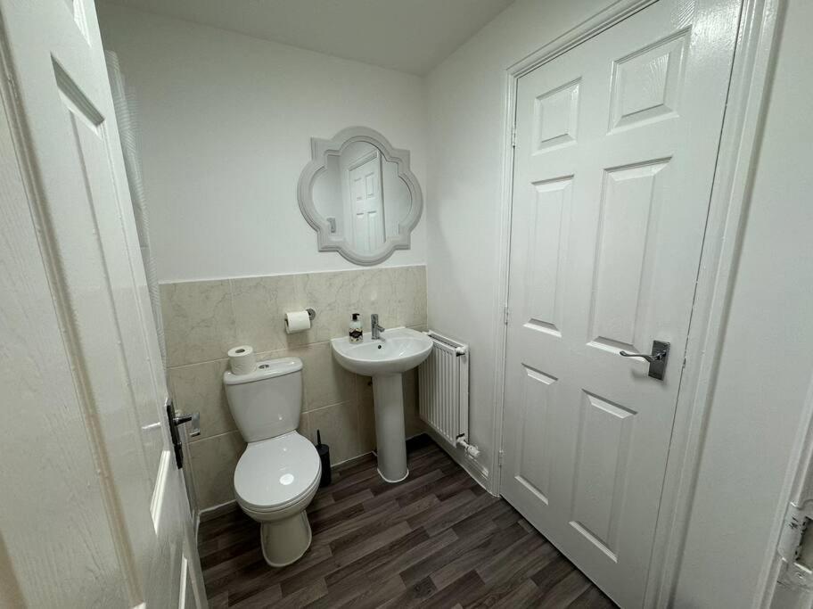 Modern Townhouse - 3 Bed 2.5 Bath 2 Private Gated Parking Villa Wellingborough Eksteriør bilde