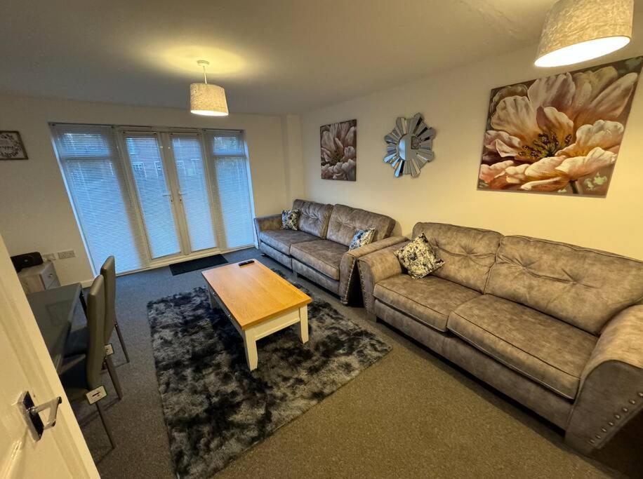 Modern Townhouse - 3 Bed 2.5 Bath 2 Private Gated Parking Villa Wellingborough Eksteriør bilde