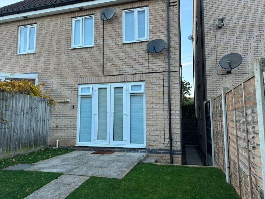 Modern Townhouse - 3 Bed 2.5 Bath 2 Private Gated Parking Villa Wellingborough Eksteriør bilde