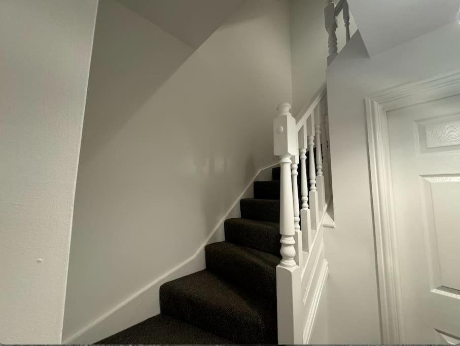 Modern Townhouse - 3 Bed 2.5 Bath 2 Private Gated Parking Villa Wellingborough Eksteriør bilde